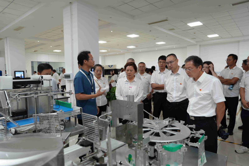 参观电子科大宜宾研究院_副本.jpg